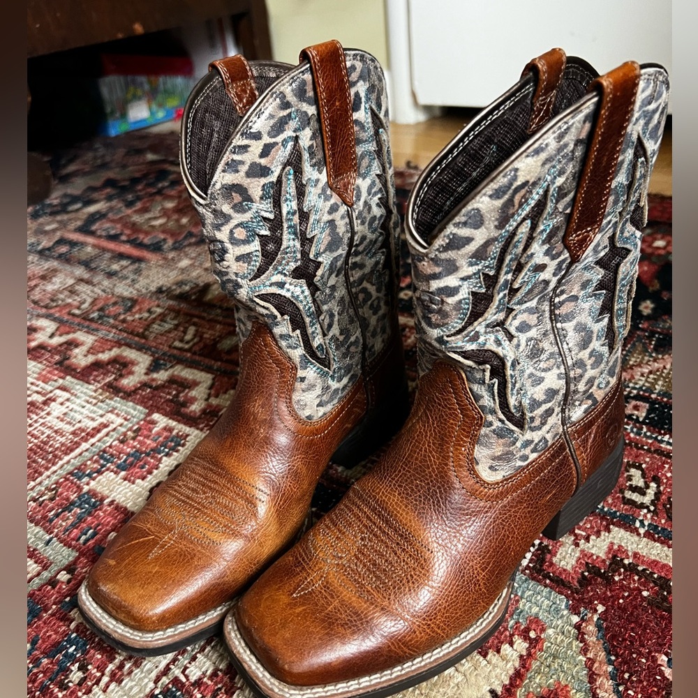 Ariat Kids Boots in Brown and Leopard Print Size 2